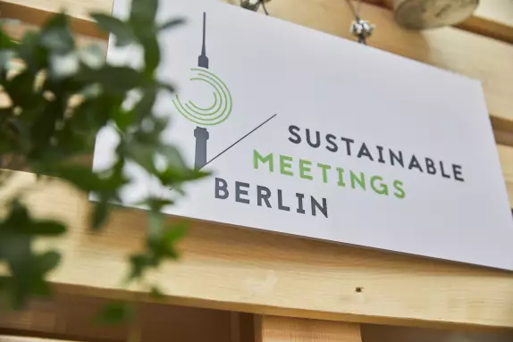 Sign with Sustainable Meetings Berlin logo