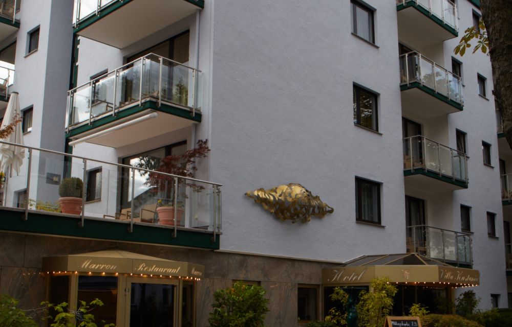 Hotel Villa Kastania Aussenansicht Eingänge